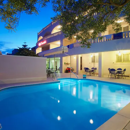 Hotel Daniela 3*