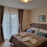 Daniela 3*